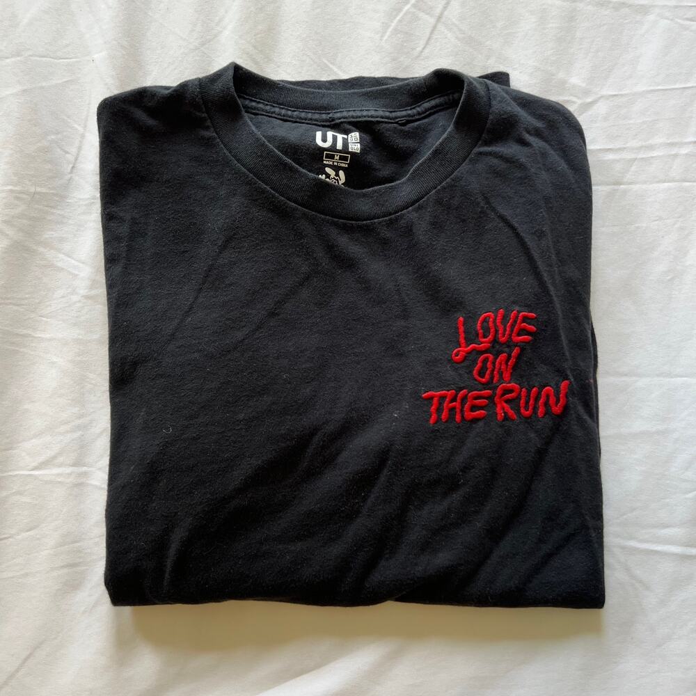 Uniqlo x verdy love on the run embroidered black t shirt size M
